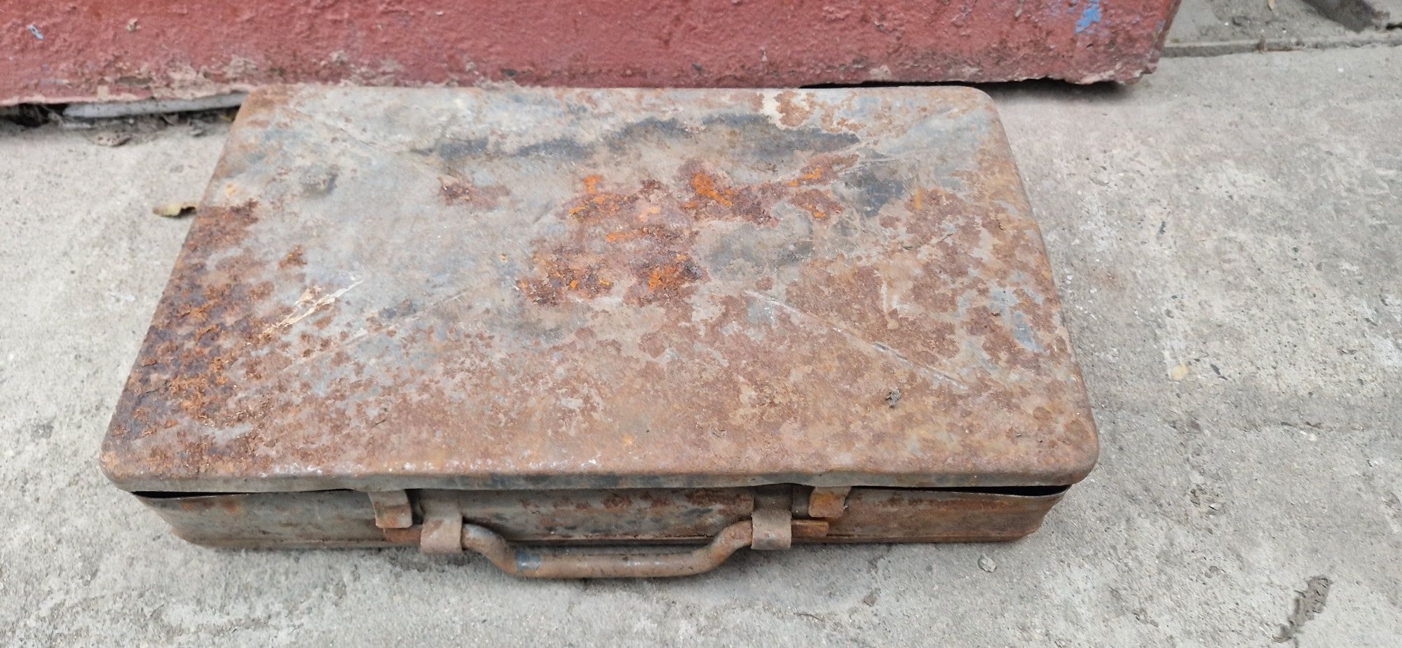 Ящик чемодан металлический для инструментов
