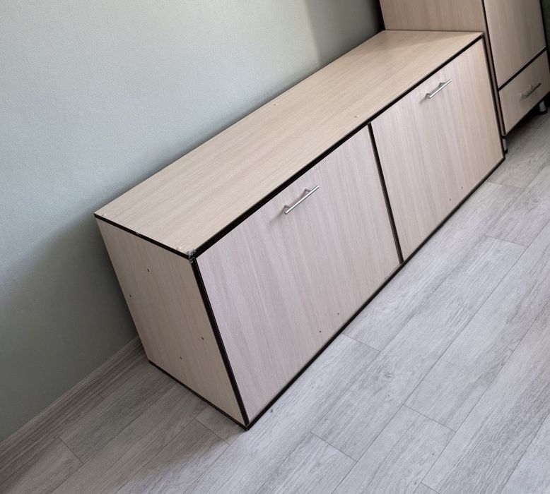 Продам консоль и 2 тумбы