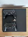 Playstation 4 Pro 1TB + 2 manete + 3 Jocuri