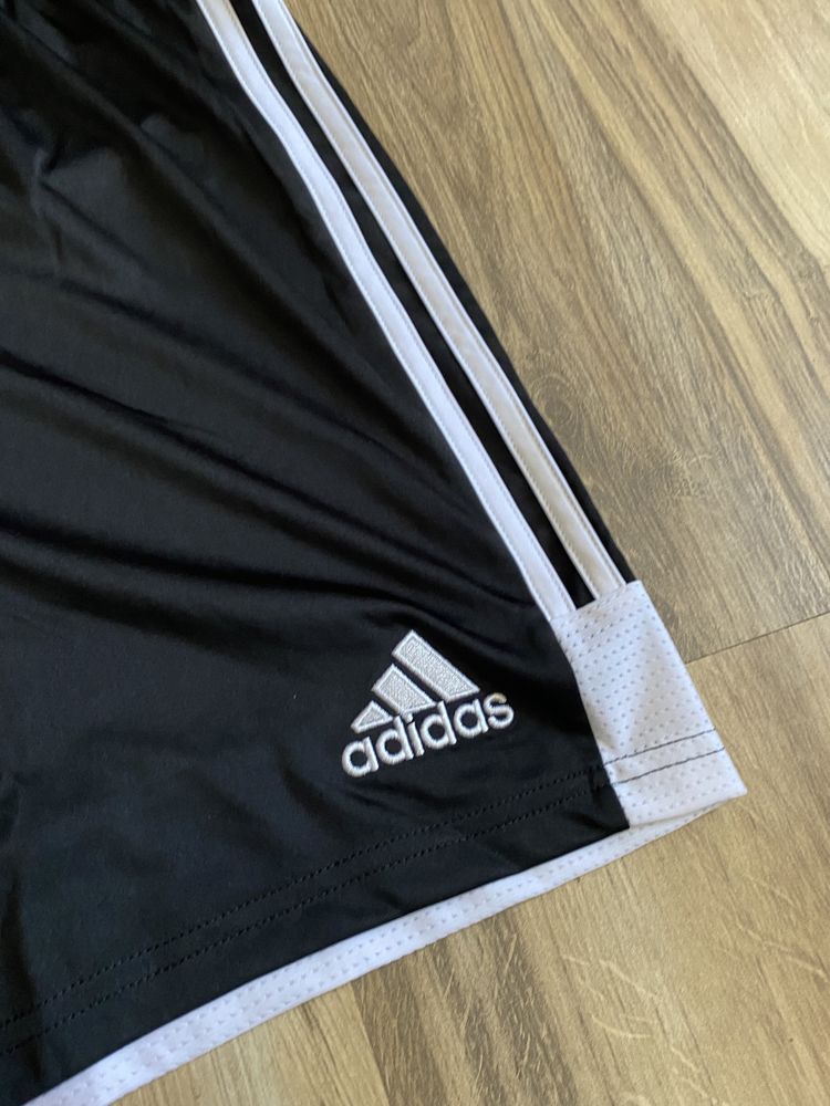 Оригинални нови черни къси панталони ADIDAS ! XS, 2 XL