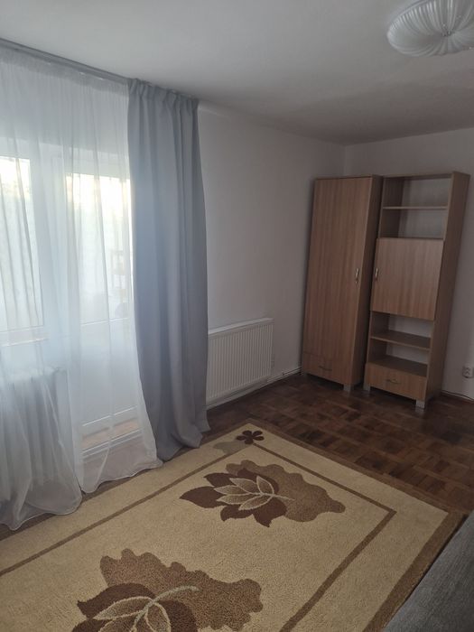 Inchiriez apartament
