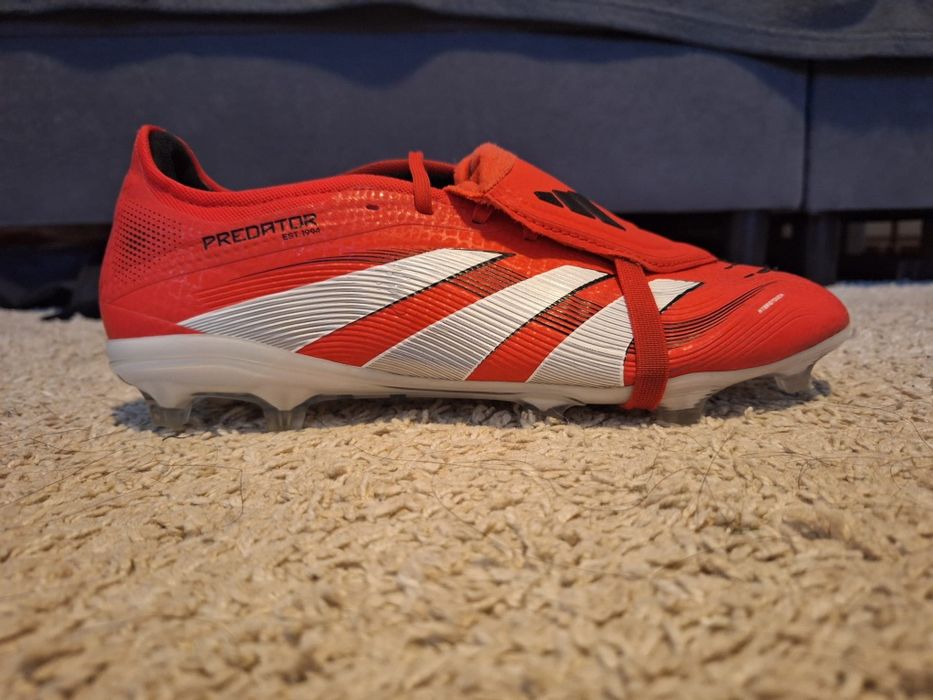 Gete de fotbal Adidas Predator mărime 43=27 cm