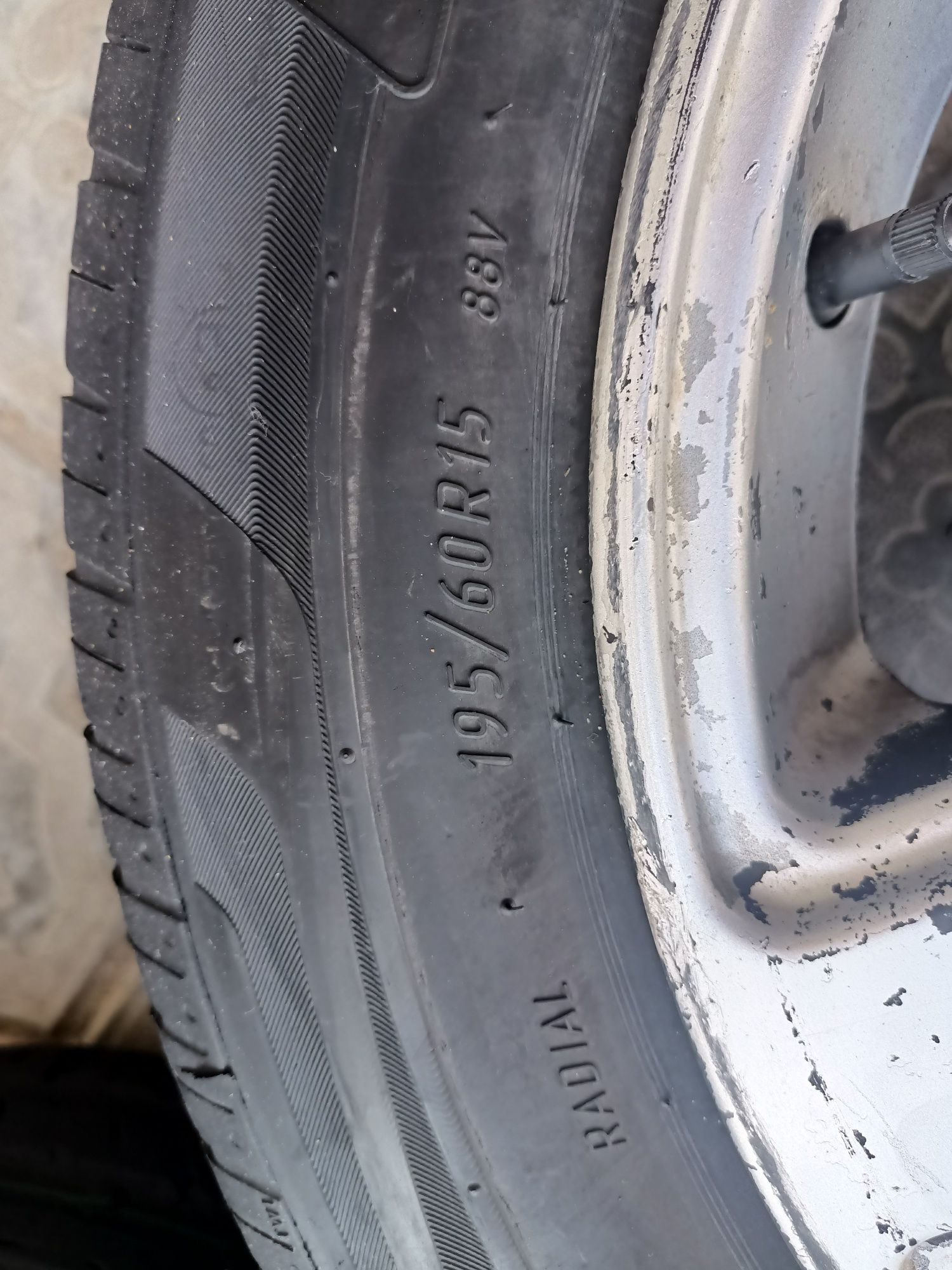 Продам 195/60R15 шины дисками.Шины новый