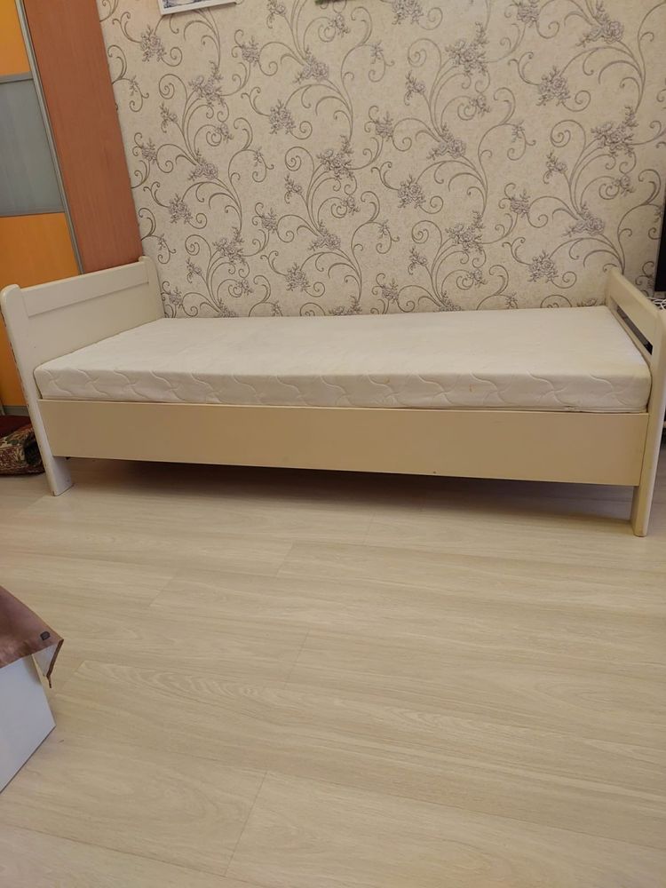 Продам односпальную кровать