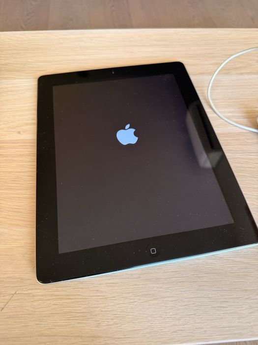 iPad 2 32gb ca nou. A avut folie pe el. Folosit ca prompter