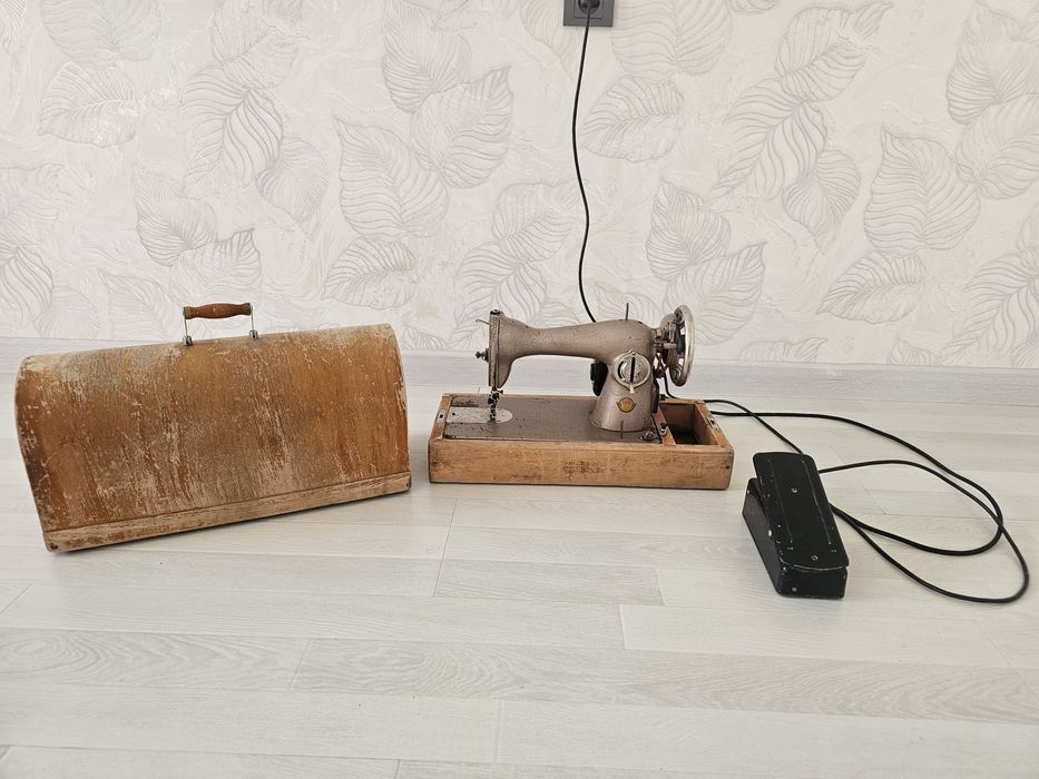 Швейная машина " ПМЗ" им Калинина с электроприводом