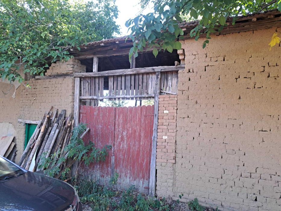 Поземлен имот - с. Смочан (къща с дворно място)