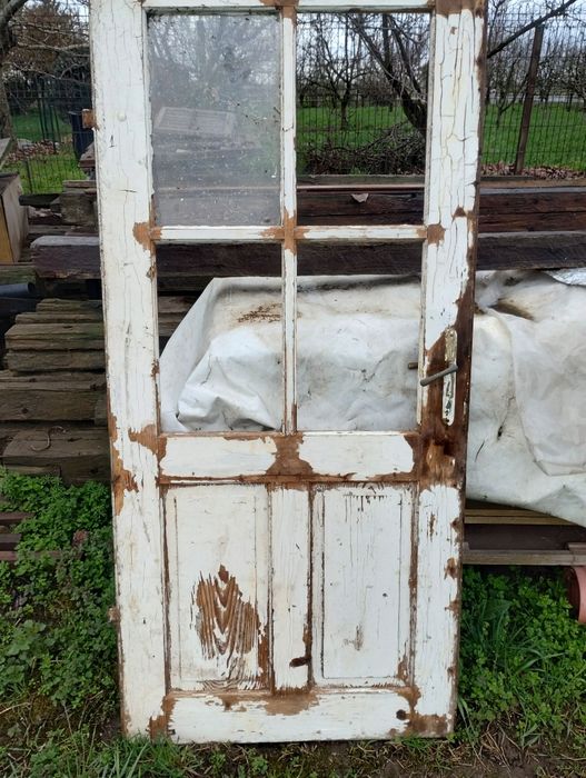 Vand usi vintage de peste 100 de ani cu balamale, manere din alama .