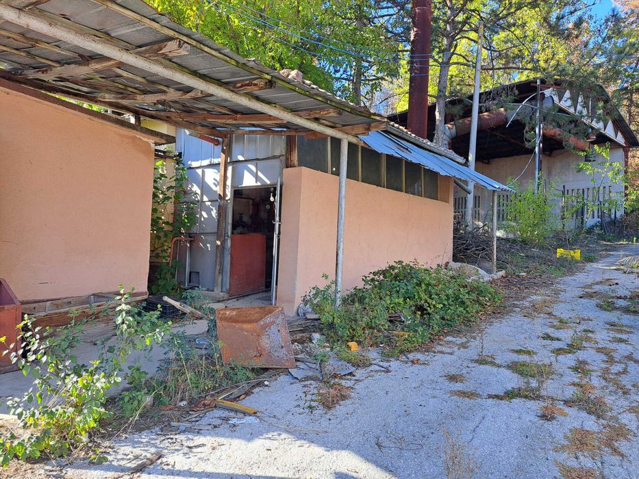 Продава се Промишлена сграда в с. Дерманци, Област Ловеч - 5815 кв.м за 44 €/кв.м - Снимка #6