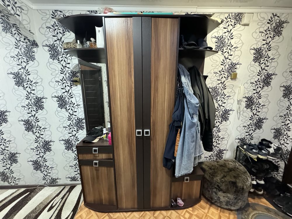 Продам прихожкуу