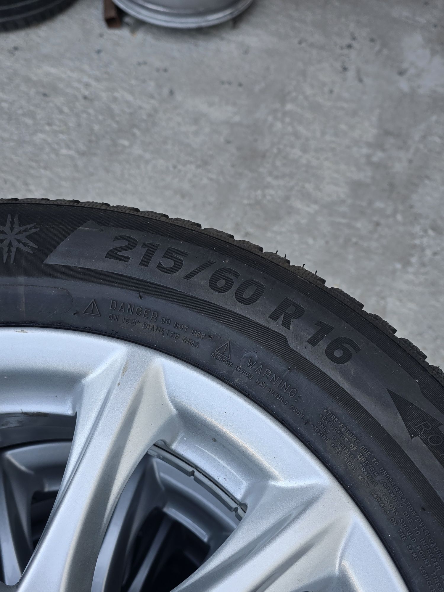 2 Броя 215/60/16 Michelin 2x7,5mm