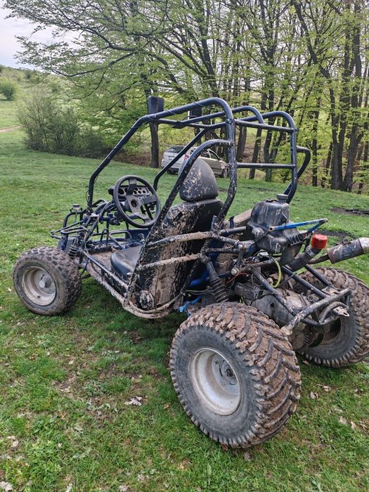 Vând buggy de 150, preț negociabil