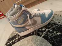 Jordan 1 Hyper Royale