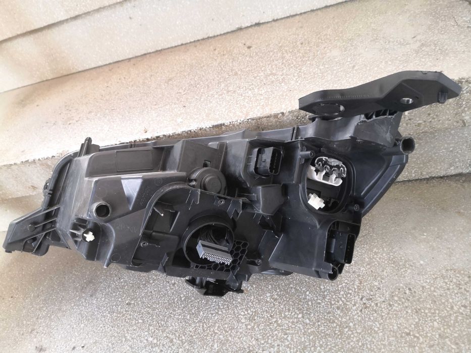 Фар Peugeot 208 FULL LED десен/Фар Пежо 208 LED/Фар пежо 208 Оригинале