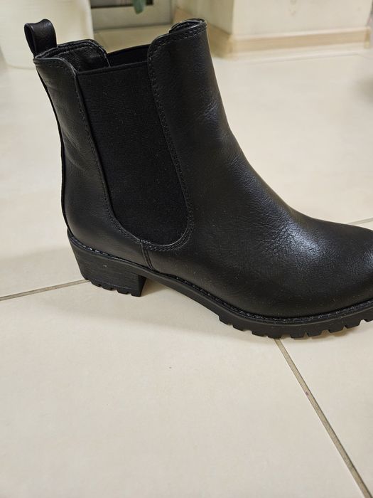 Дамски черни боти