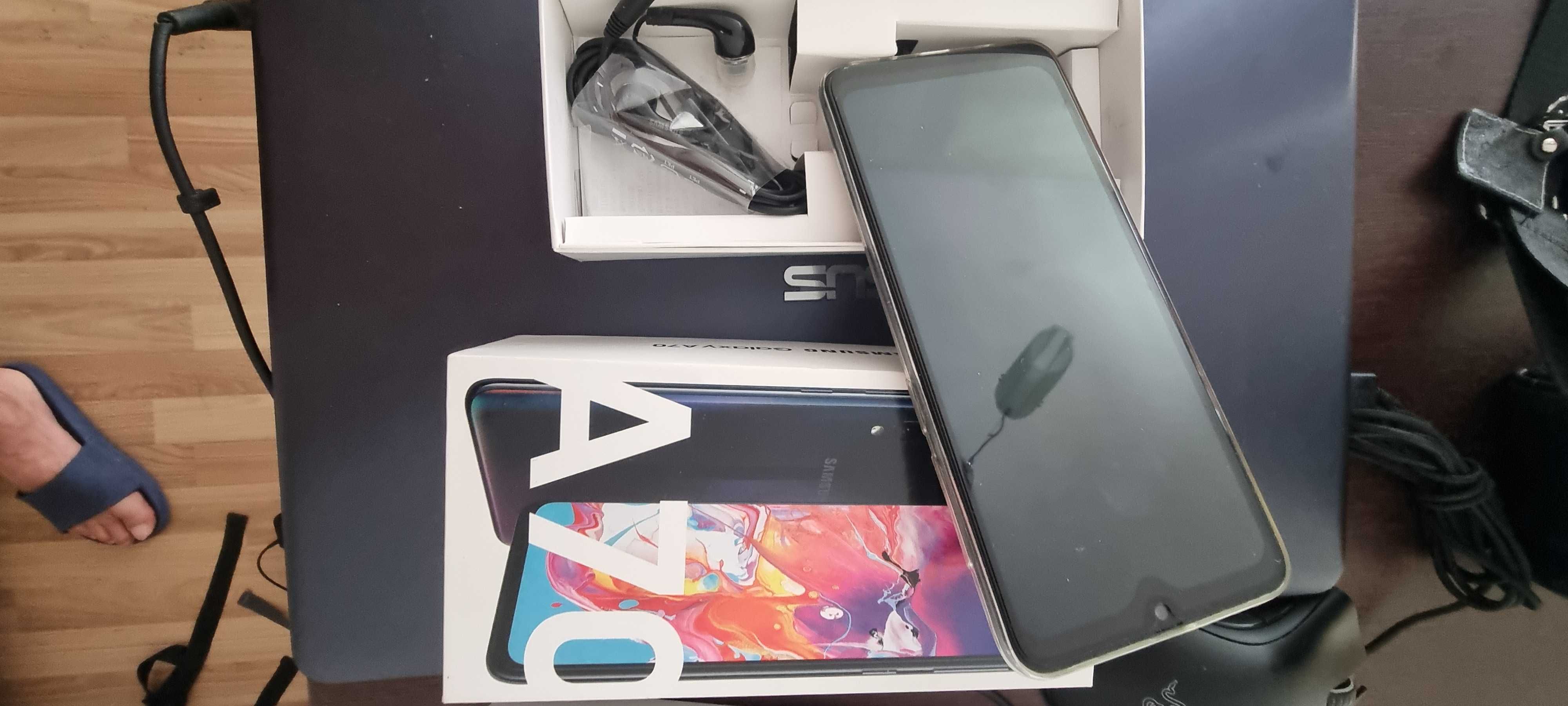 Смартфон А70 samsung