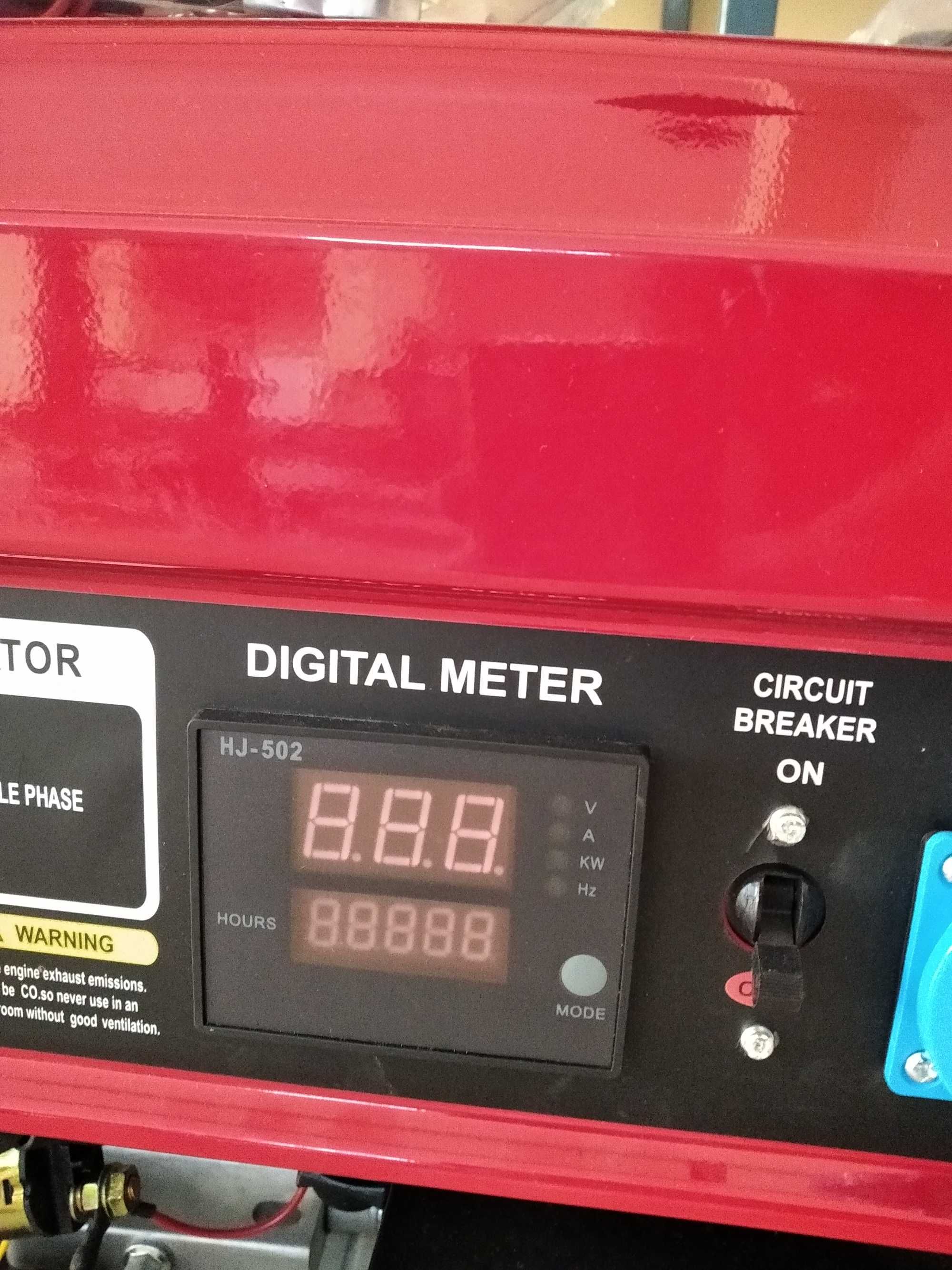 Бензинов генератор за ток 3.5 киловата с Ел стартер и дисплей