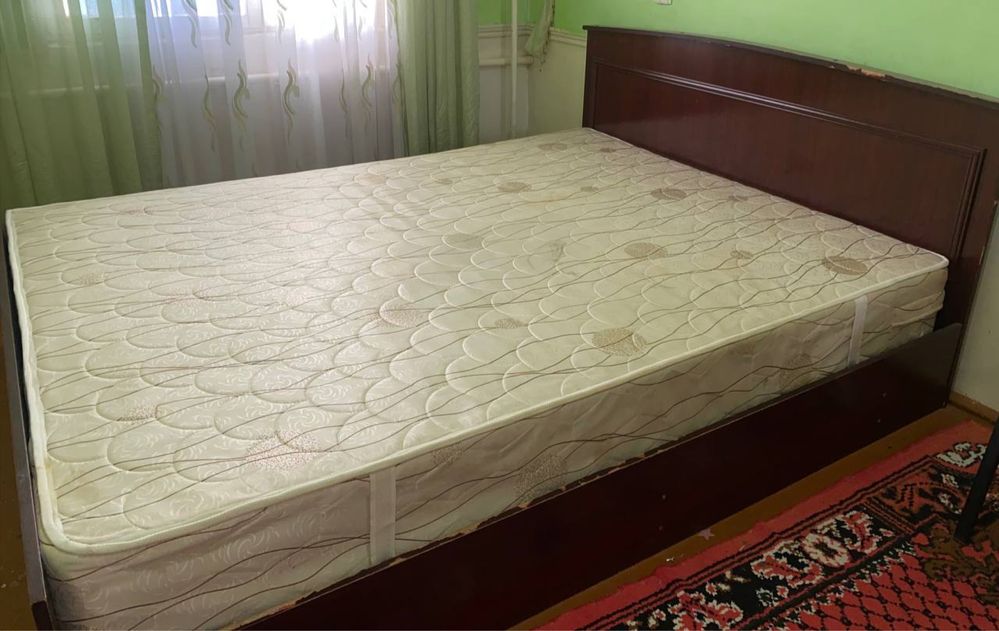 Диван двуспальни матраси билан состояниеси зор