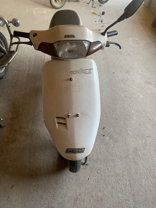 Продавам скутер Honda Tact