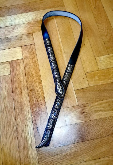 Антикварен дизайнерски кожен колан с талия 80 и с мотив змия