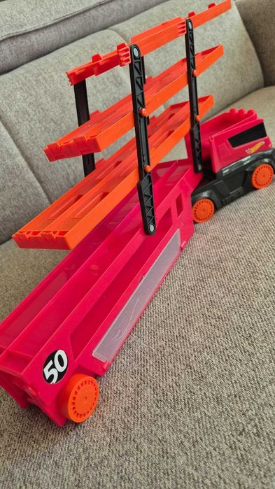 Camion Transportator Hot Wheels Gigant (Mega Hauler)