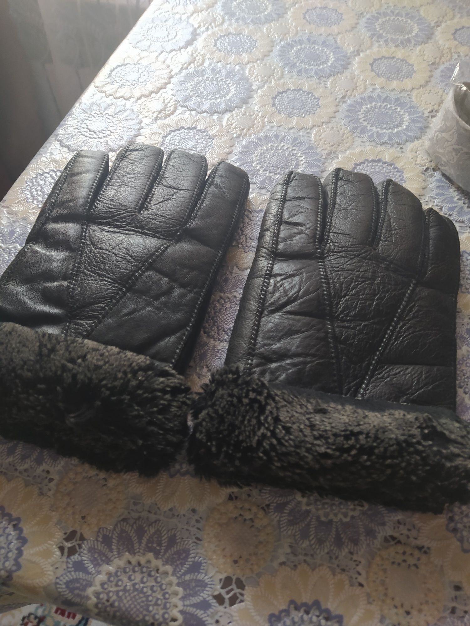 Продам  кожаные  мужские перчатки
