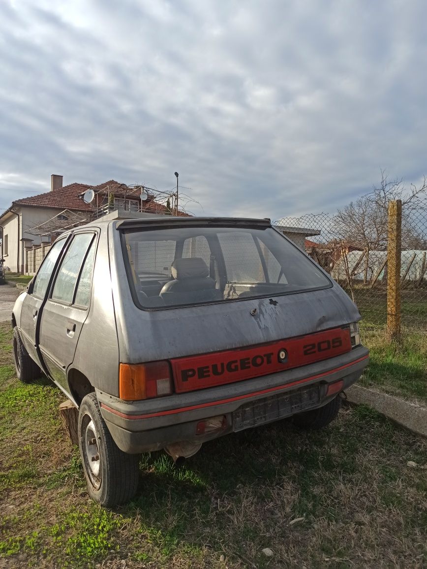 Peugeot 205 на части