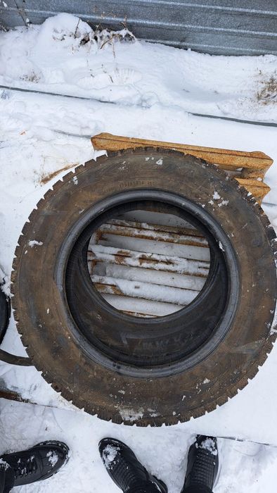 Продам шипованные шины