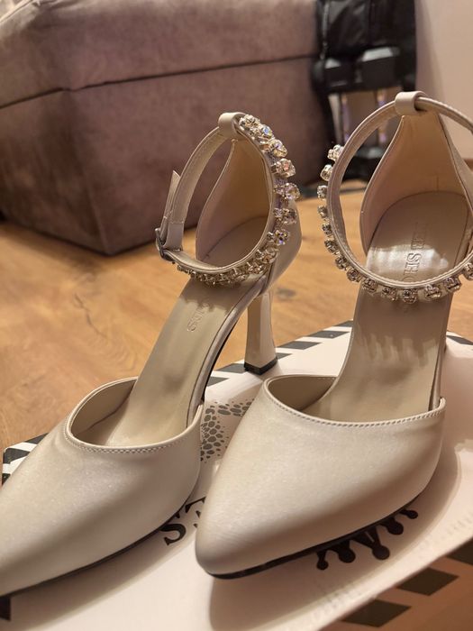 Чисто нови токчета размер 37