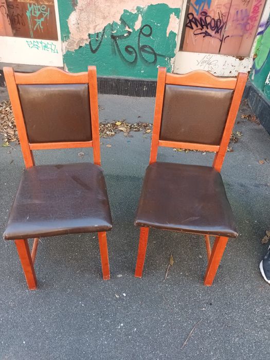 Scaune lemn tapitate stare buna