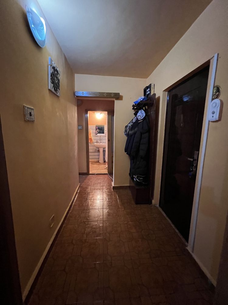 Apartament cu doua camere zona biserica de carton