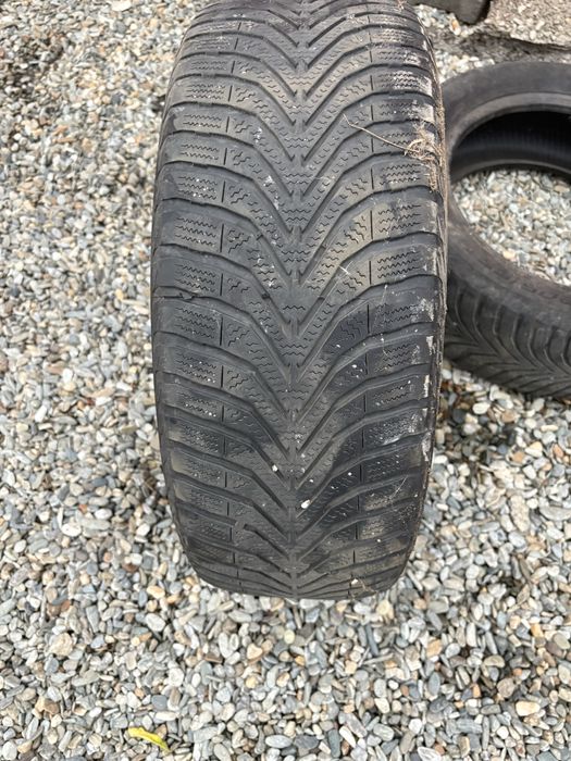 4 cauciucuri iarnă 205/55 R16 – 2 Goodyear + 2 Vredestein