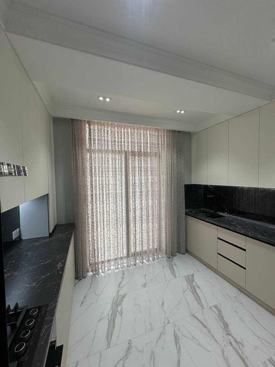 СРОЧНО Euro house 3 комнатная 83м2; 3/7/10 улица Чинабад, ТЦ High Town