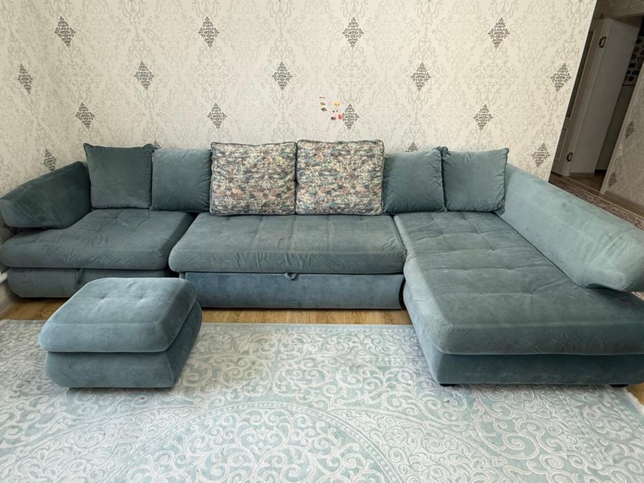 Продаю удобный и просторный мягкий диван