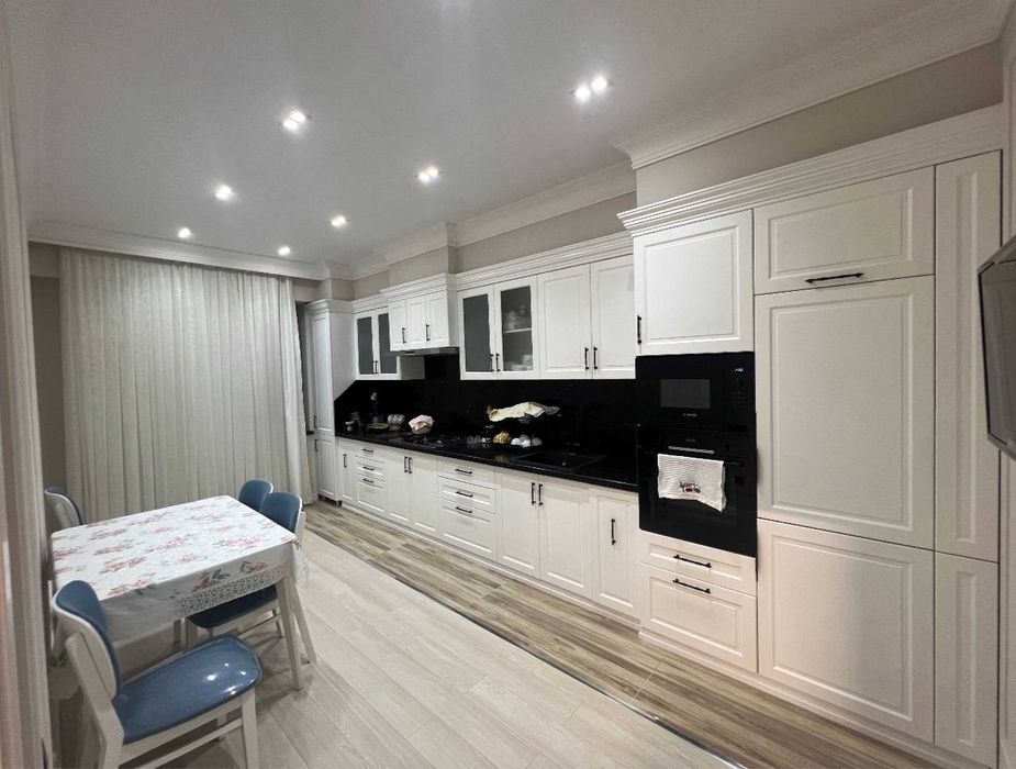 Сдаётся 3х ком квартира на улице Чехова, ор-р: клиника Федорович,108м²