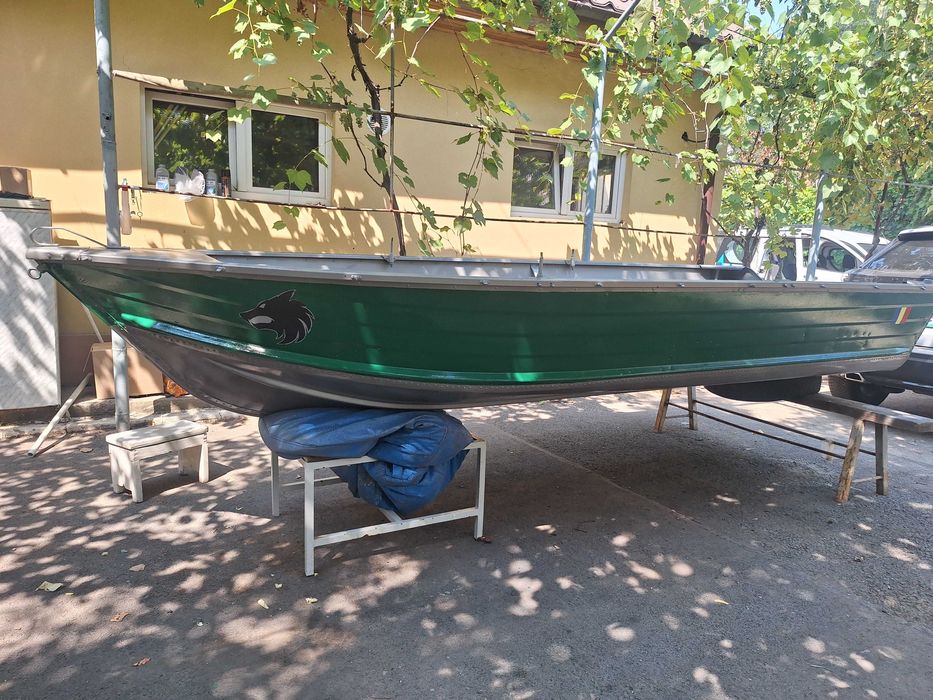 Barca aluminiu cu motor
