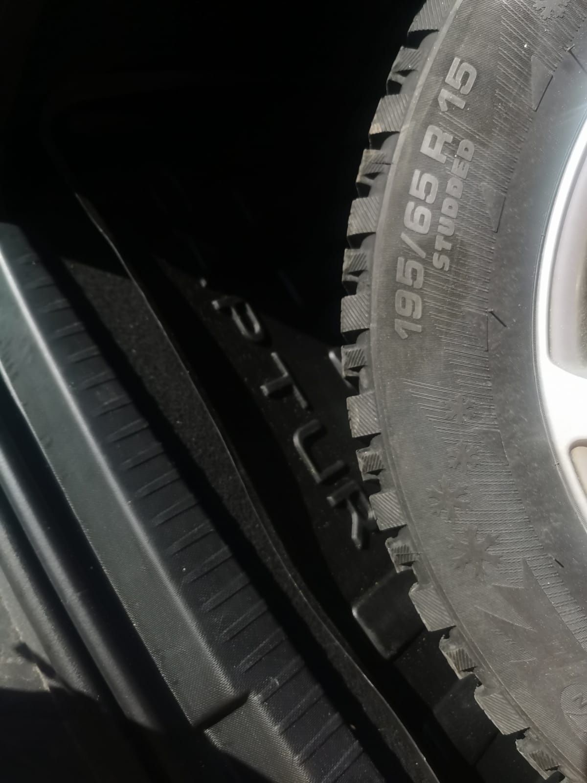 Jante+cauciucuri de iarnă Michelin 195/65R15 - 4x100