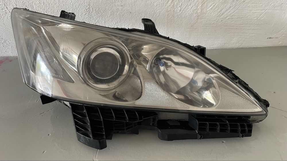 Продам фару Lexus es 350 с AFS правая сторана