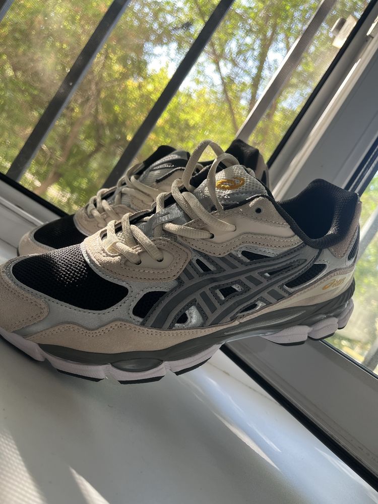 Продам кросовки asics