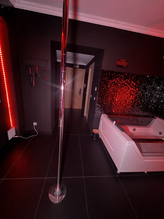 Regim Hotelier BDSM Jacuzzi