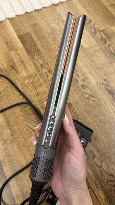 Dyson airstrait in stare perfecta