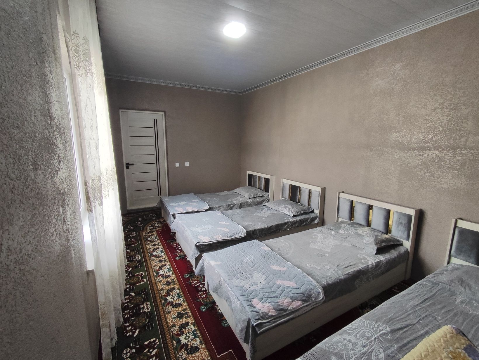 Dacha oq toshda joylashgan