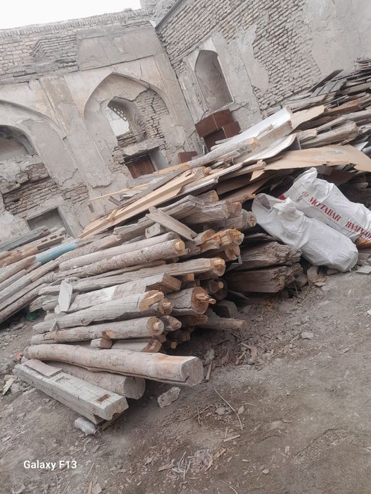 Чорни паталок болорлар 4метрлик пол тахталари сотилади.