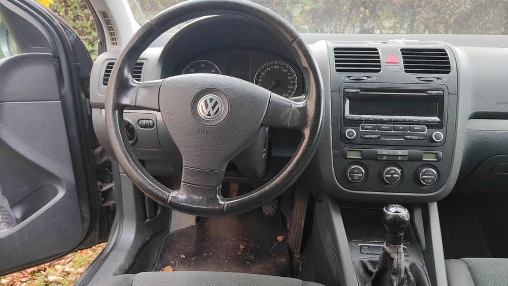 Vand golf 5 pentru dezmembrare