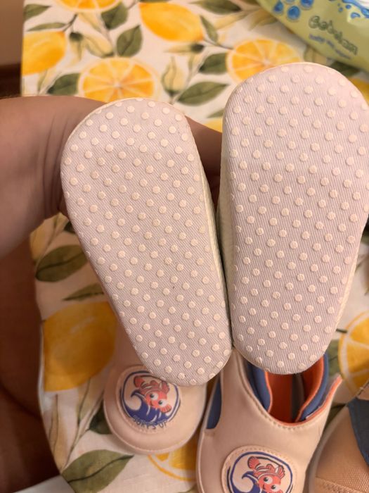 Лот бебешки обувчици 19 номер