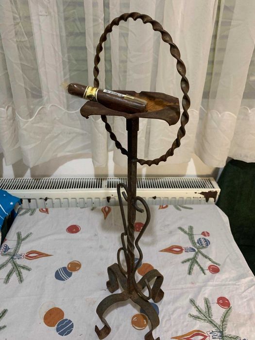 Scrumiera din fier forjat