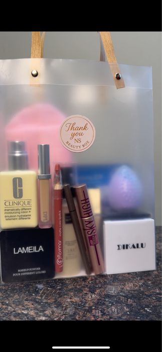 Бокс из декоративной косметики