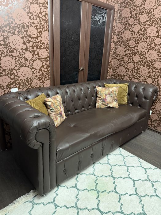 Продам диван целый