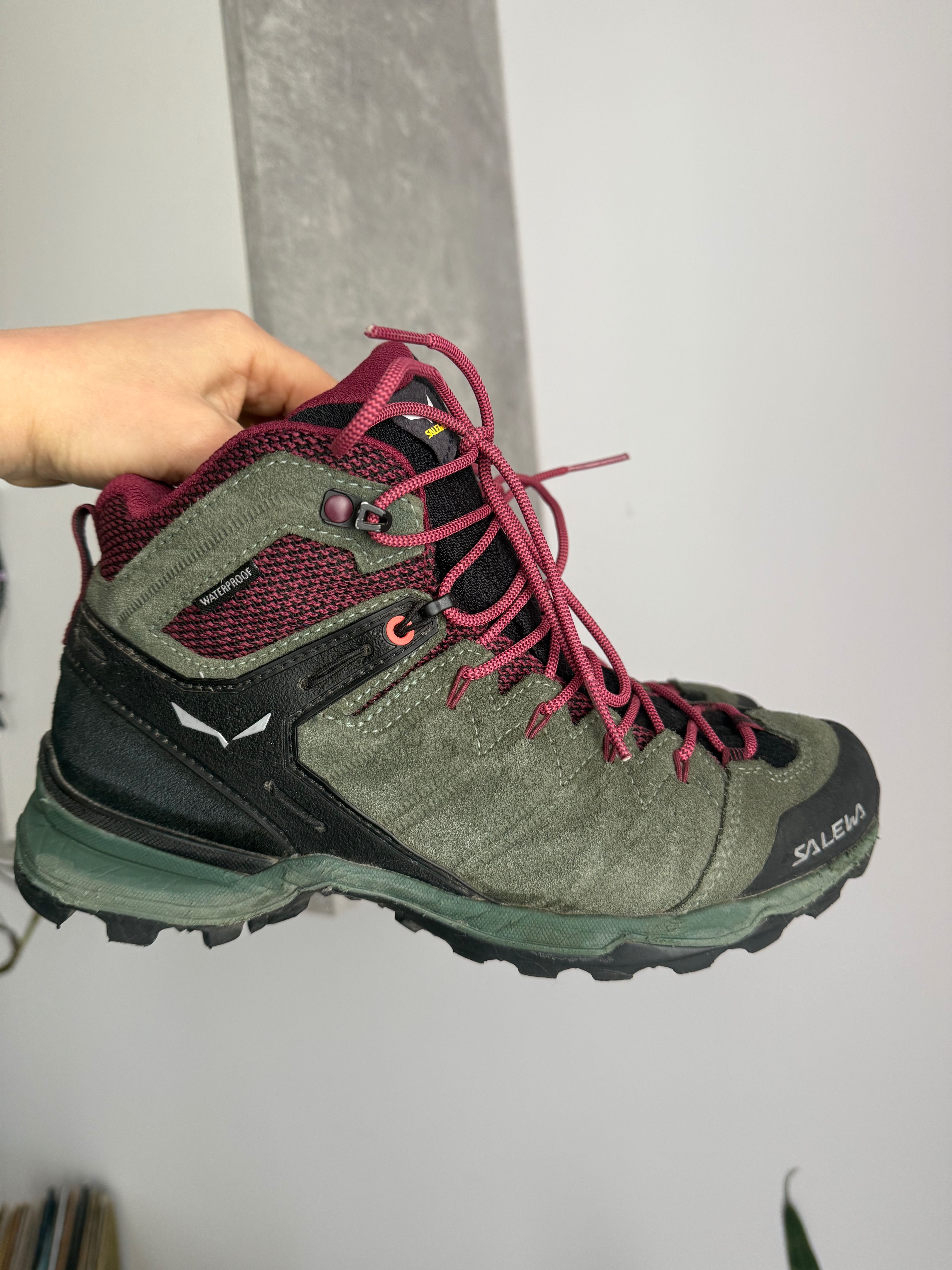Bocanci drumetie Salewa marimea 38,5