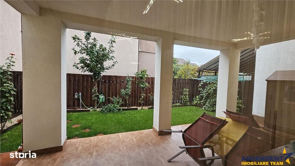Casa eleganta, acces auto in curte, 2 terase, curti amenajate, Tractor